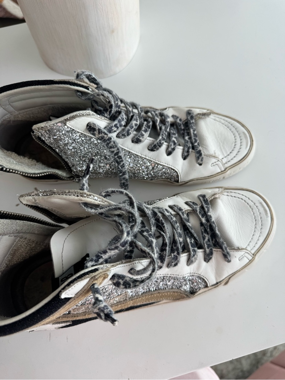 Golden Goose Mid Star High Top Sneakers
High-Top Glitter Star Sneakers 10, 5 - Picture 16 of 17